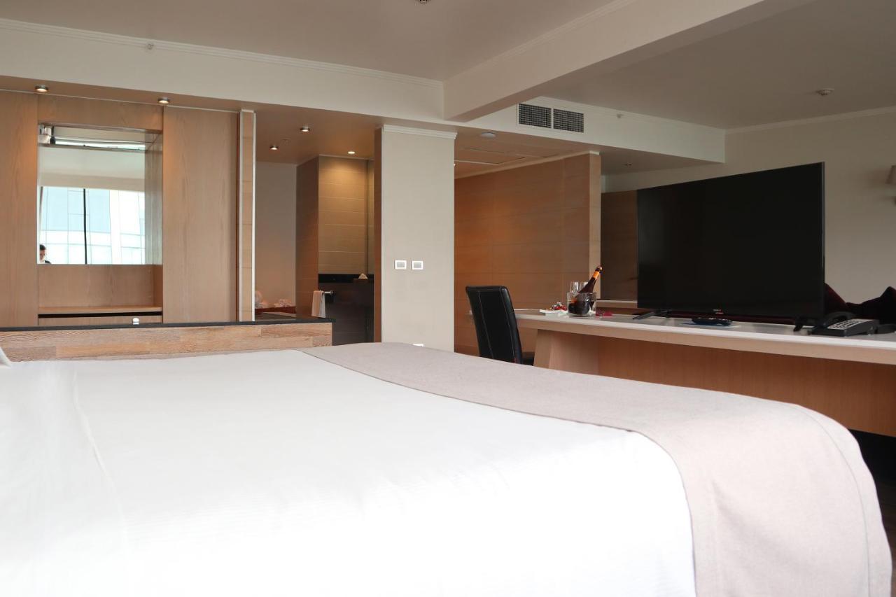 Hotel Wyndham Concepcion Pettra Esterno foto A room at the hotel