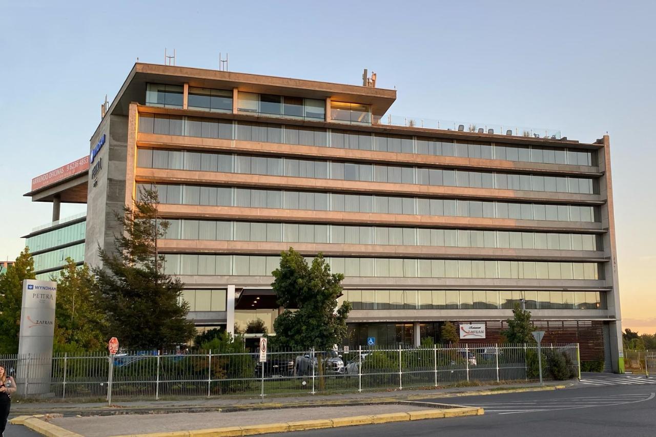 Hotel Wyndham Concepcion Pettra Esterno foto The terminal