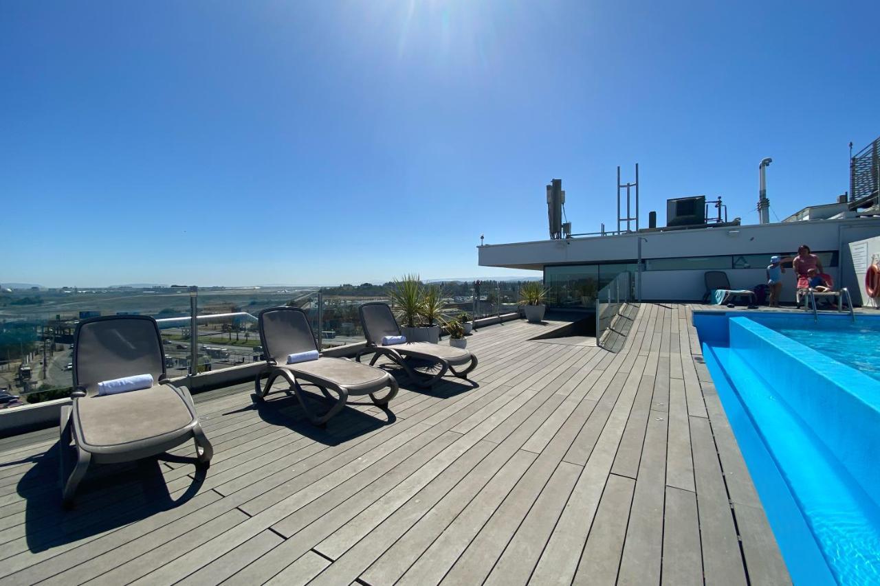 Hotel Wyndham Concepcion Pettra Esterno foto Rooftop pool at the hotel