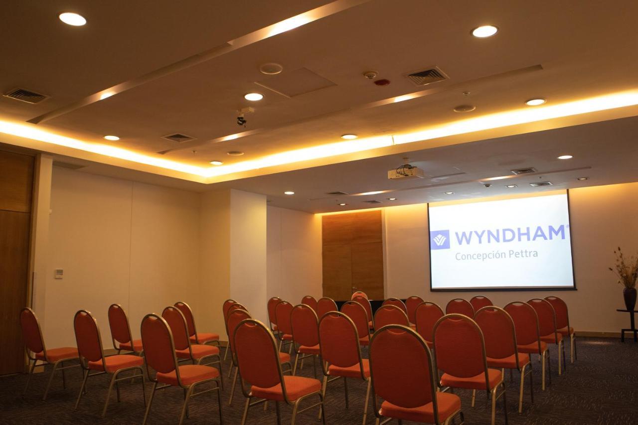 Hotel Wyndham Concepcion Pettra Esterno foto A meeting room at the hotel