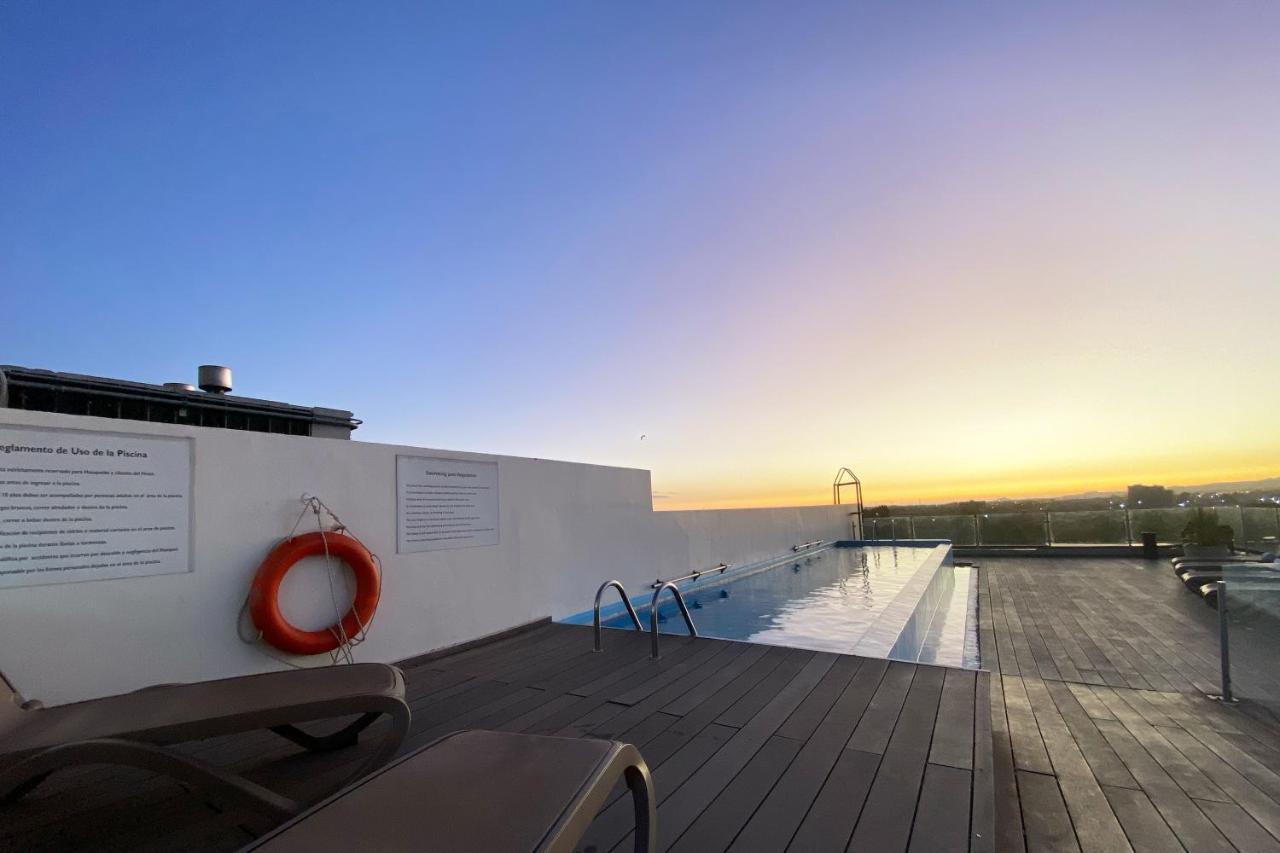 Hotel Wyndham Concepcion Pettra Esterno foto Rooftop pool at the hotel