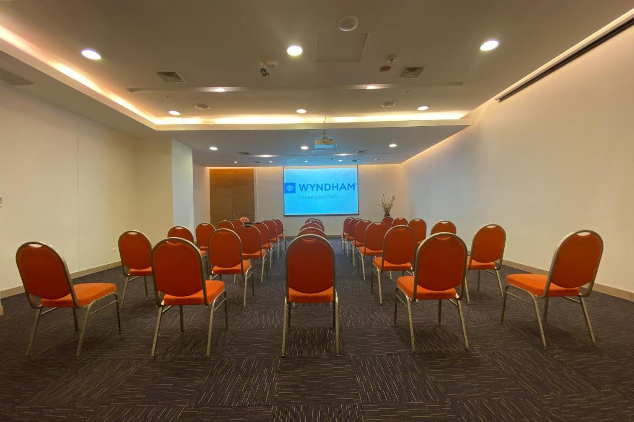 Hotel Wyndham Concepcion Pettra Esterno foto Meeting room at Wyndham Garden, Bangkok