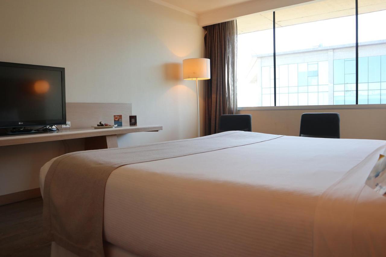 Hotel Wyndham Concepcion Pettra Esterno foto A room at the hotel