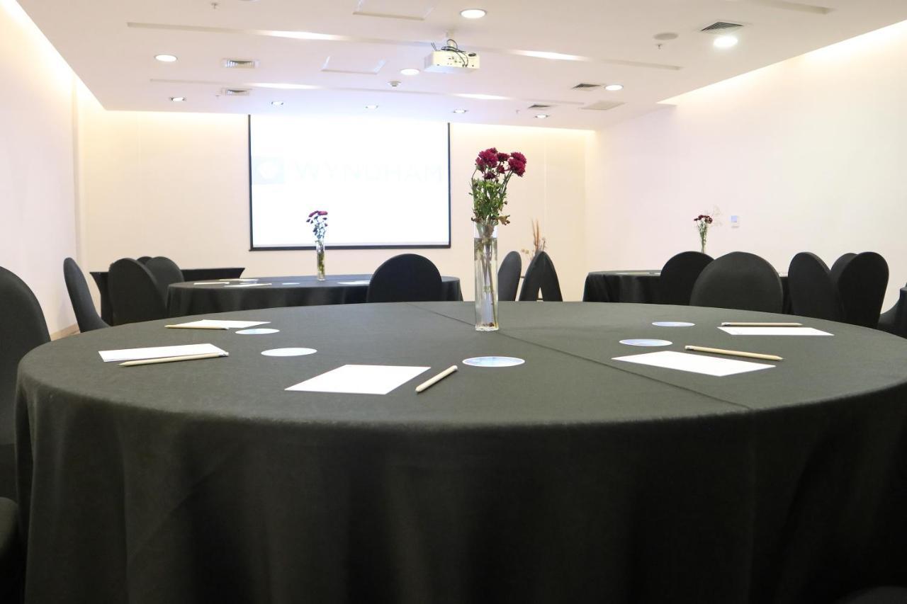 Hotel Wyndham Concepcion Pettra Esterno foto Meeting room