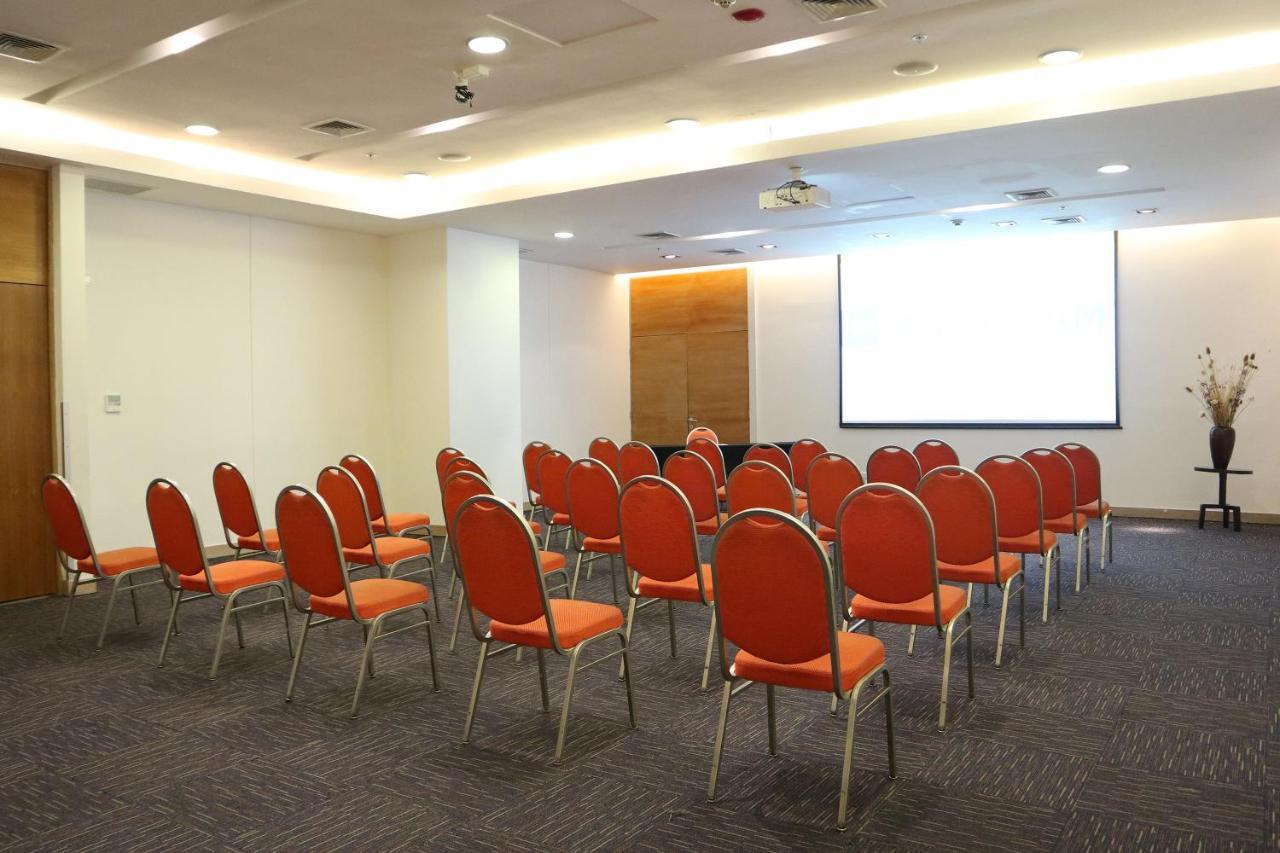 Hotel Wyndham Concepcion Pettra Esterno foto A typical meeting room