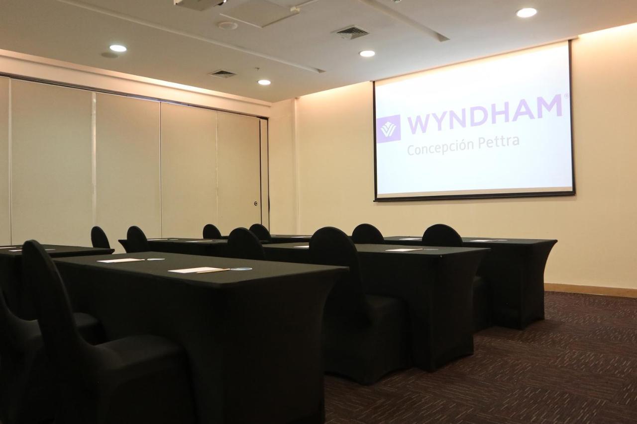 Hotel Wyndham Concepcion Pettra Esterno foto A meeting room at the hotel